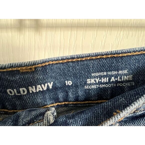 Old Navy High Rise Medium Wash Cut Off Distressed Denim Shorts - Picture 2 of 4